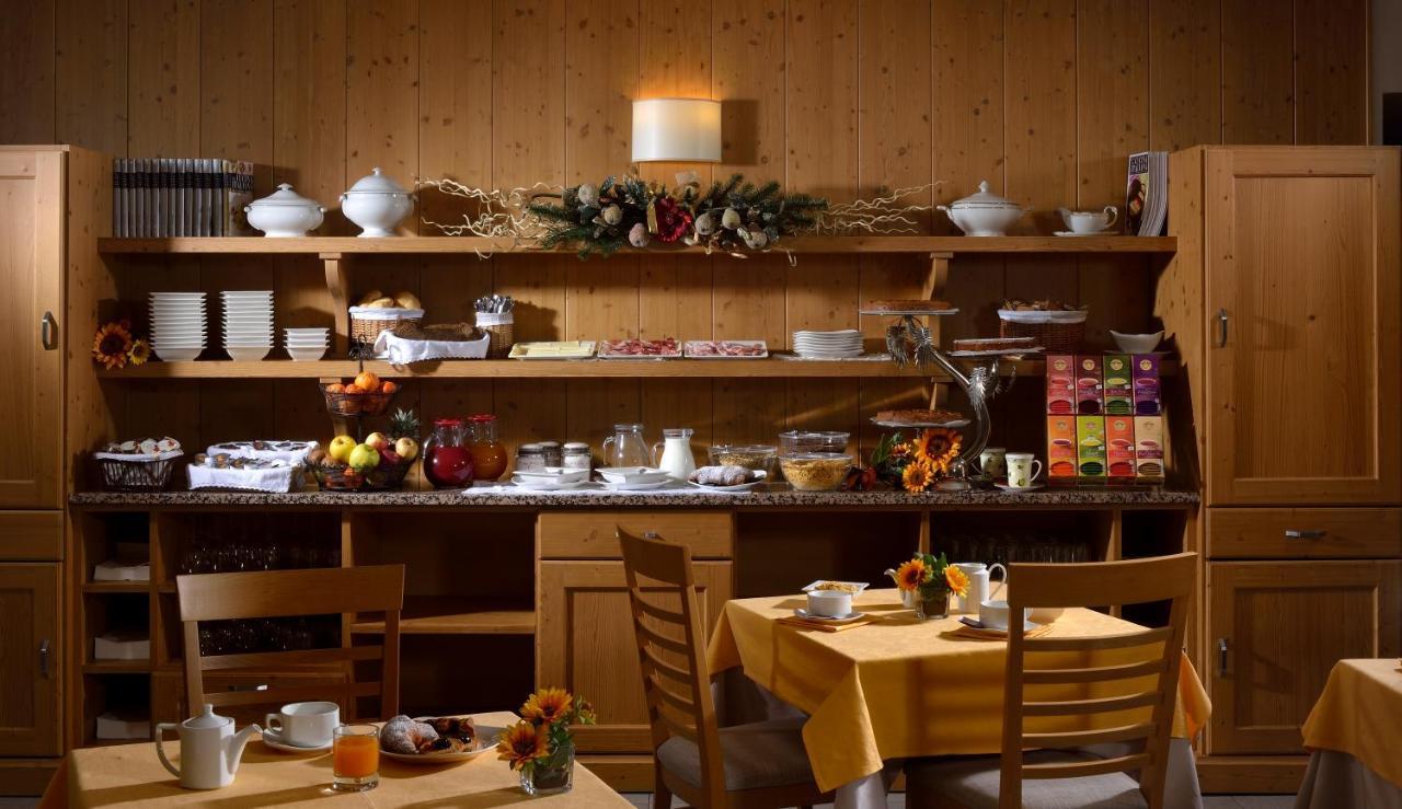 Hotel Sole Malè Kültér fotó